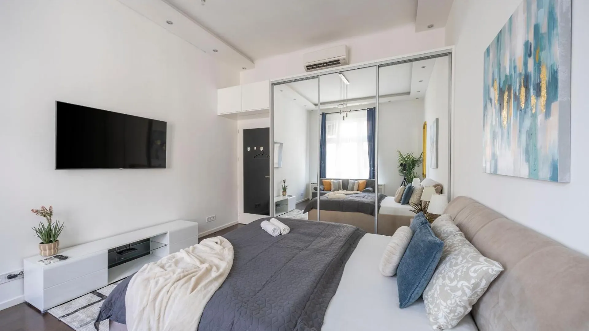 Deluxe & Cozy Wesselenyi Dream Home Next To The Synagogue Budapest Apartment